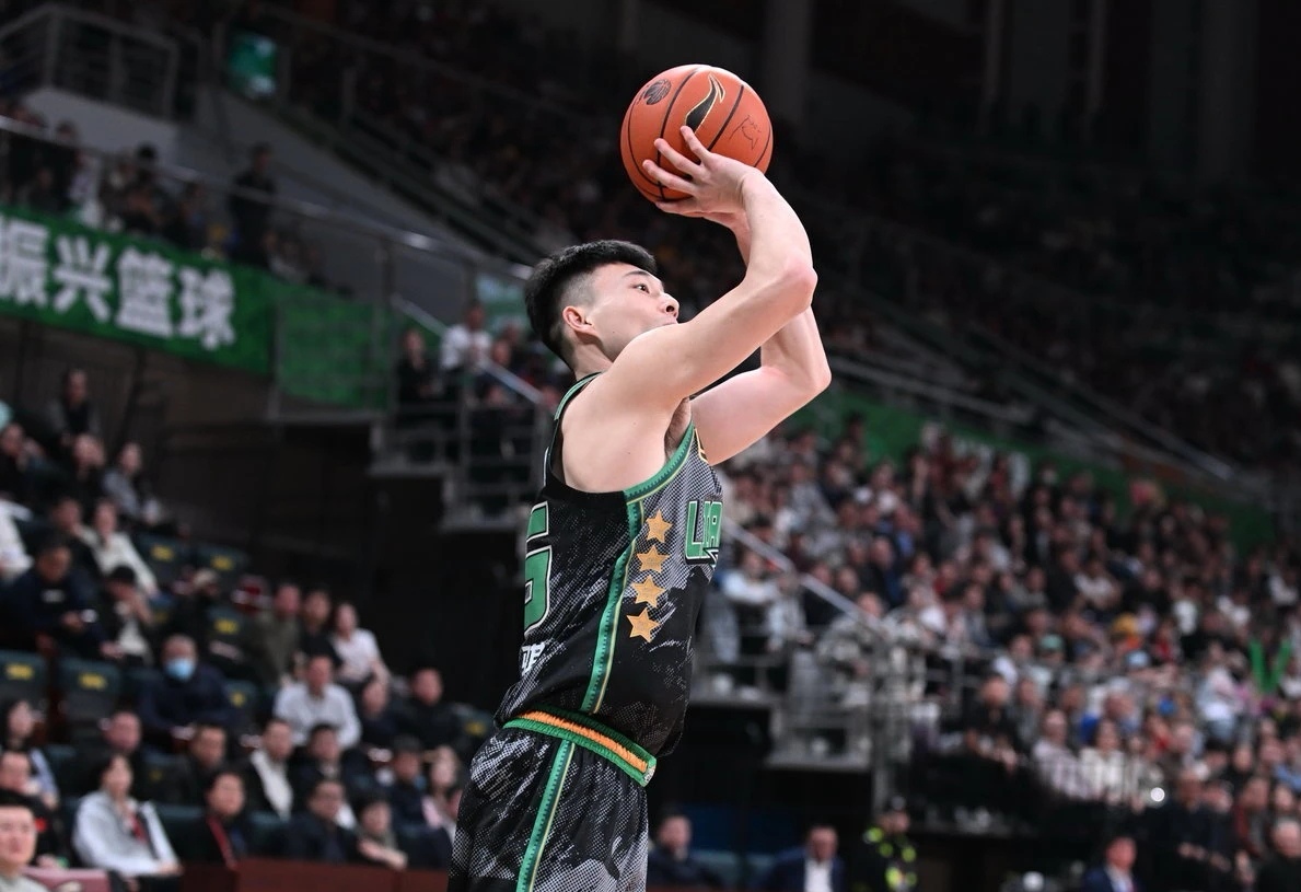 集结日CBA常规赛传出新动向,辽宁本钢远射贴柱,管理层表态——引发热议,团队化学反应显著的简单介绍 集结日CBA常规赛传出新动向,辽宁本钢远射贴柱,管理层表态——引发热议,团队化学反应显著的简单介绍